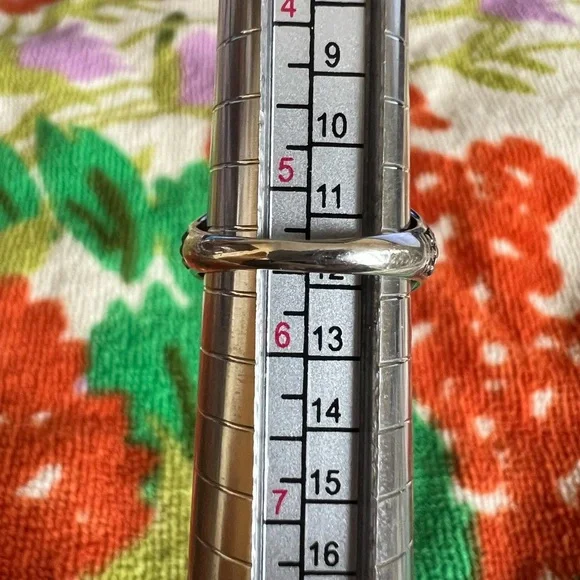 Sterling Silver Labradorite Cabochon Ring - Picture 9 of 12